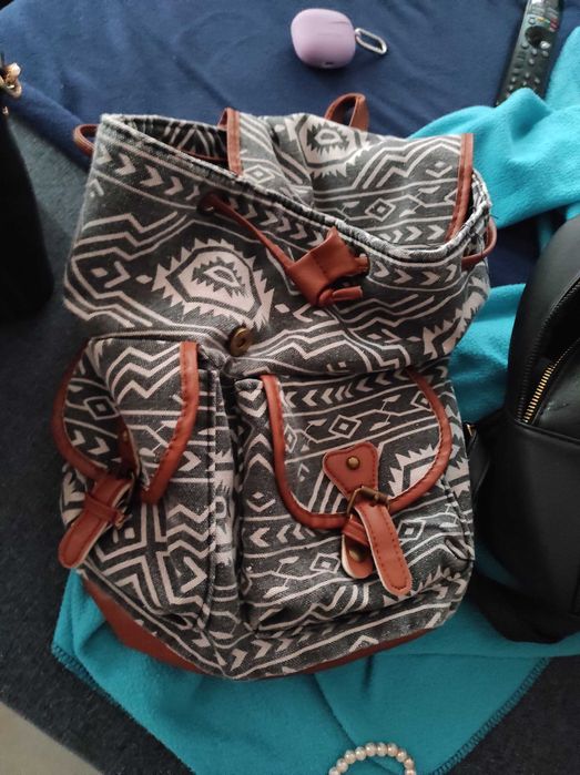 Продавам две раници