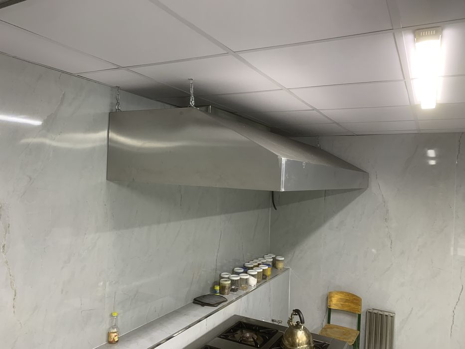 Продается вытяжка ресторанного типа