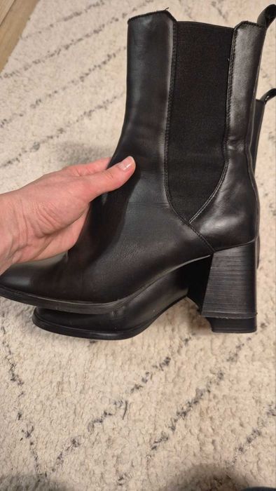 Естествена кожа, Боти MANGO/МАНГО