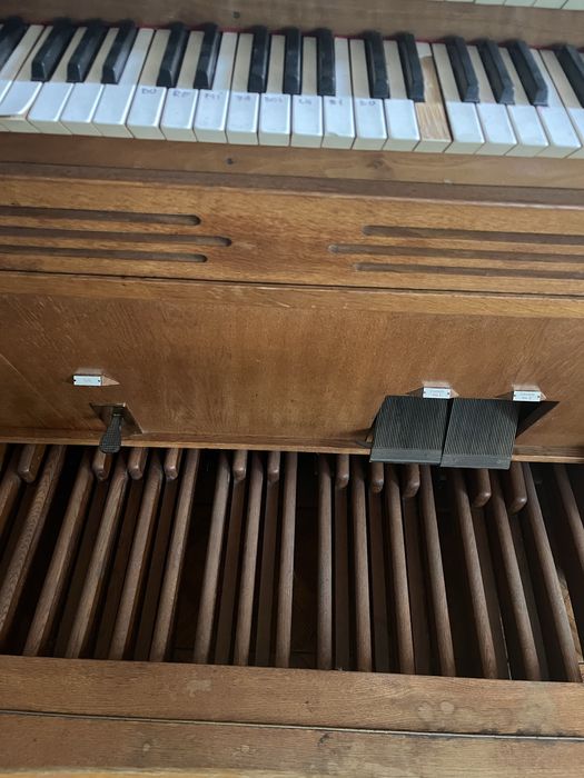 Orga cu dubla claviatura si pedalier