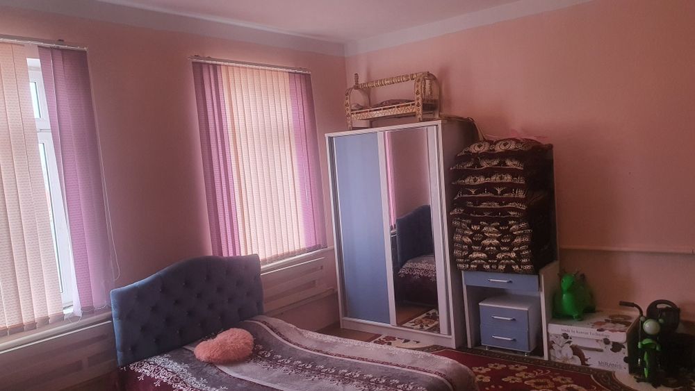 Ховли, катеж 6 сотих. Ремонтлари яхши. Катта йул буйида.