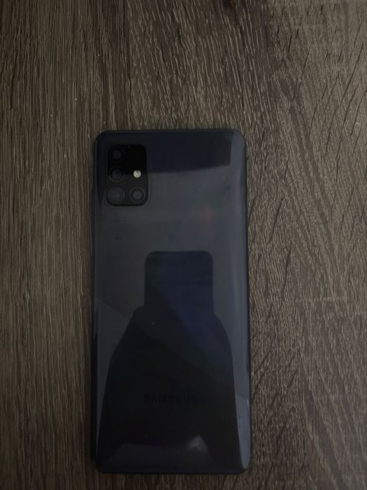 Продам самсунг А51 состояние средняя