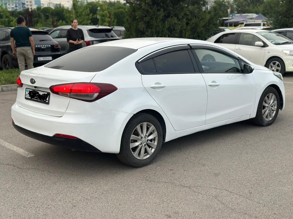 Продам Кия Церато 2013 год автомат объем 2.0