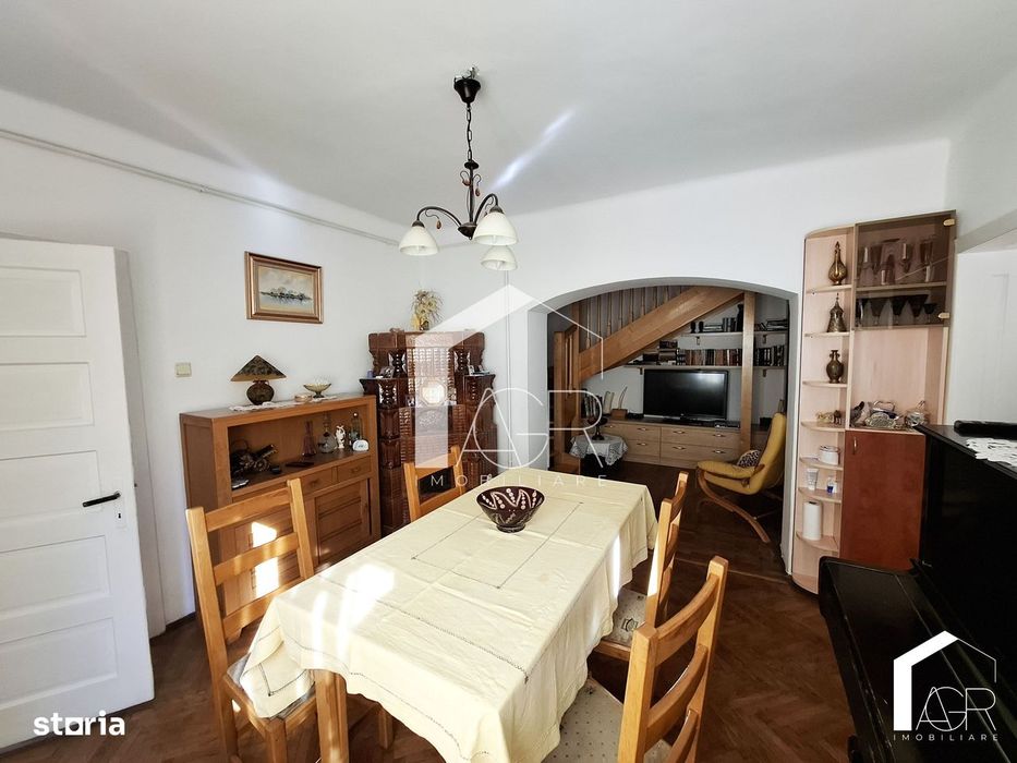 Casa tip duplex cu 6 camere, zona Republicii