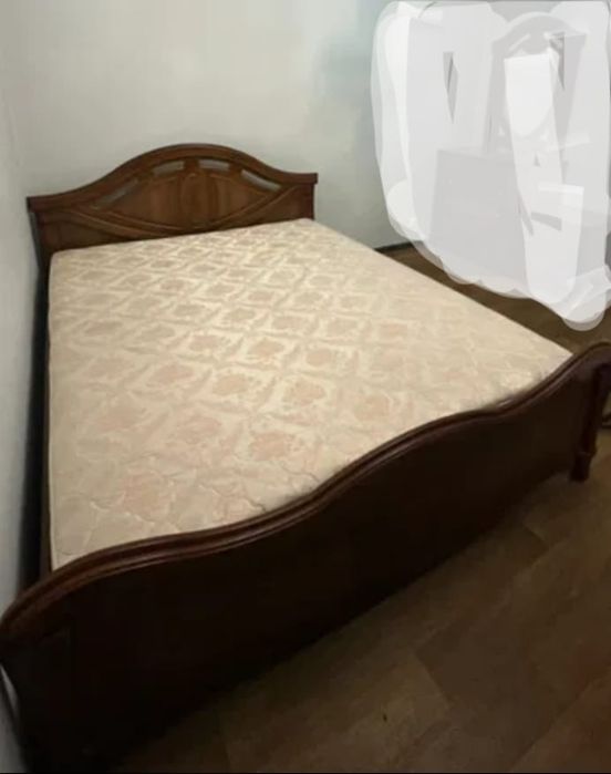 Продается кровать двухспальняя
