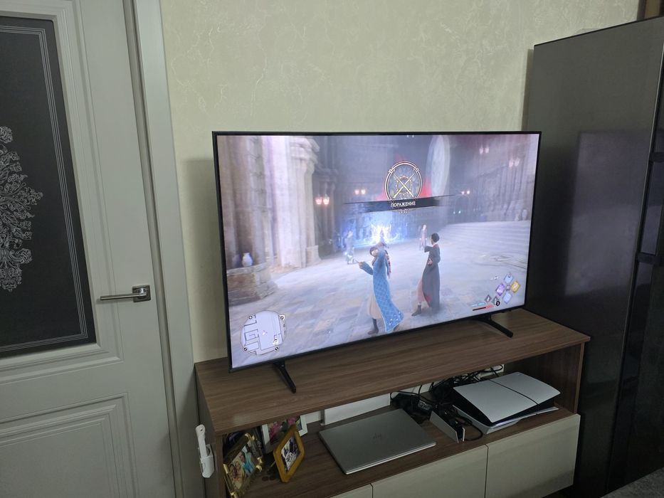 Samsung 55" 4K Crystal UHD (UE55BU8000) — Тонкий корпус AirSlim