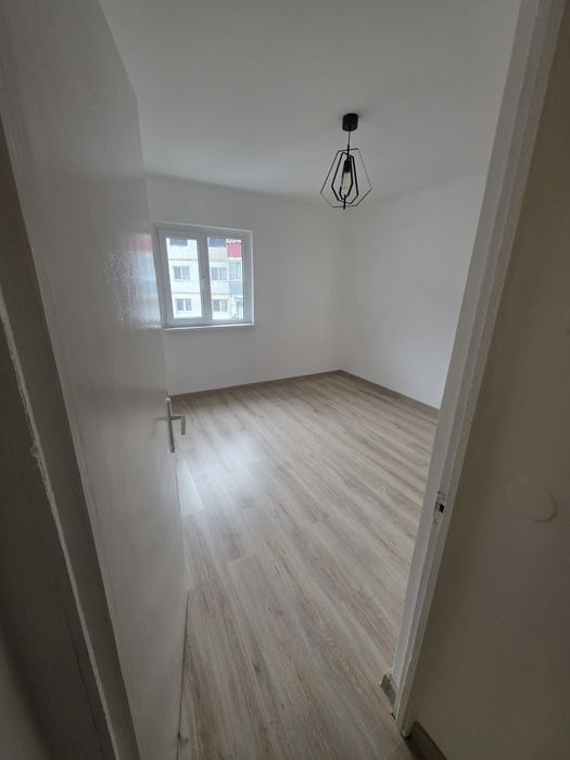 Vând apartament Brezoi