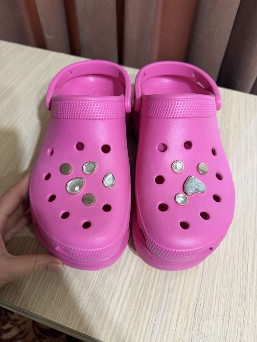 Продаю Crocs розовые