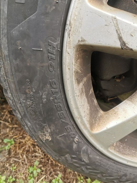 Vând 4 roti complete de Mercedes cu cauciucuri iarna 205 55 16