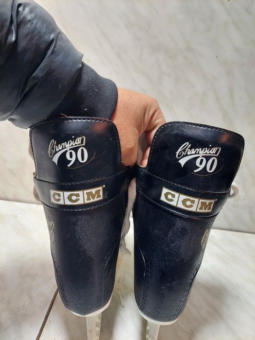 Patine 2 hochei hochey CCM Champion 90 marime 36 ( 23 cm)