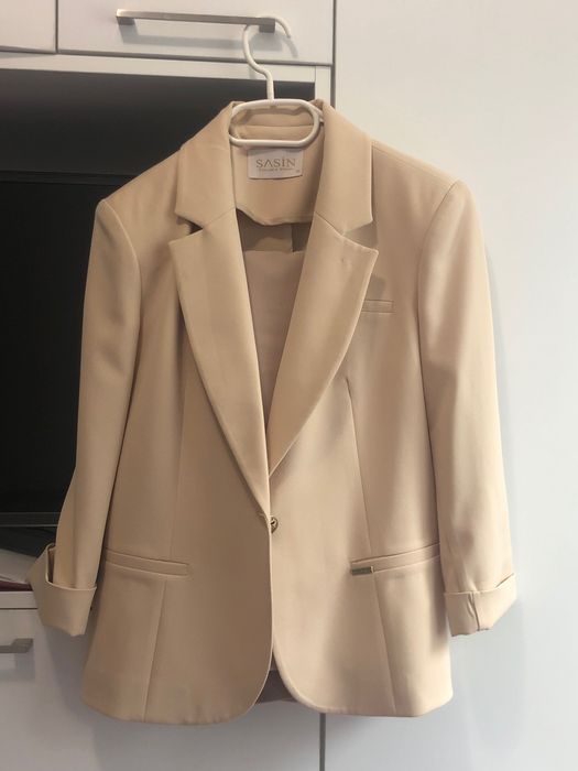 Костюм в идеално състояние сако 40 номер панталони 38