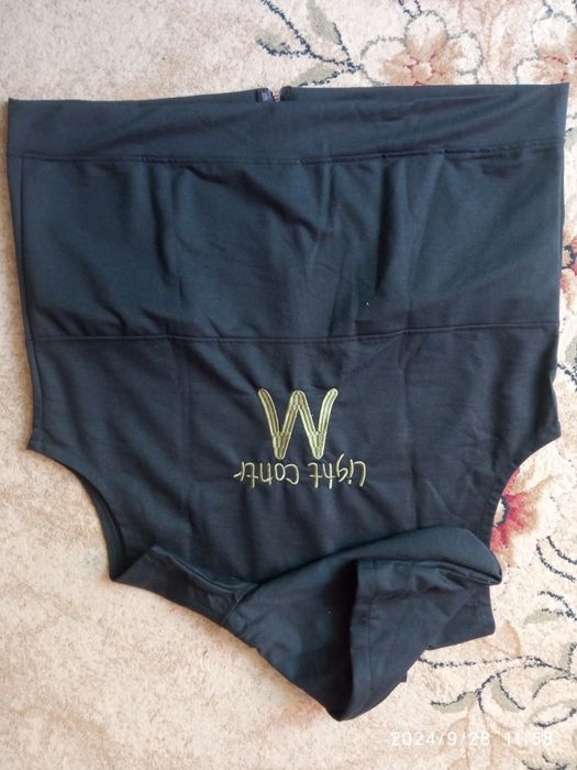 Безрукавка с капюшоном