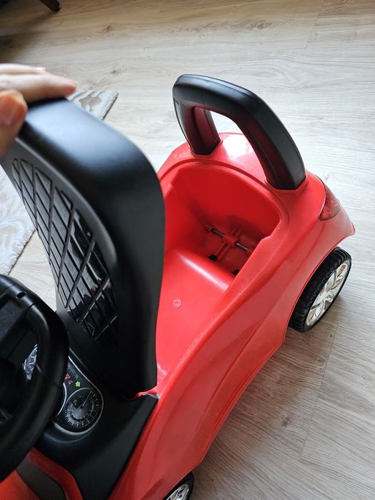 Червена кола за бутане