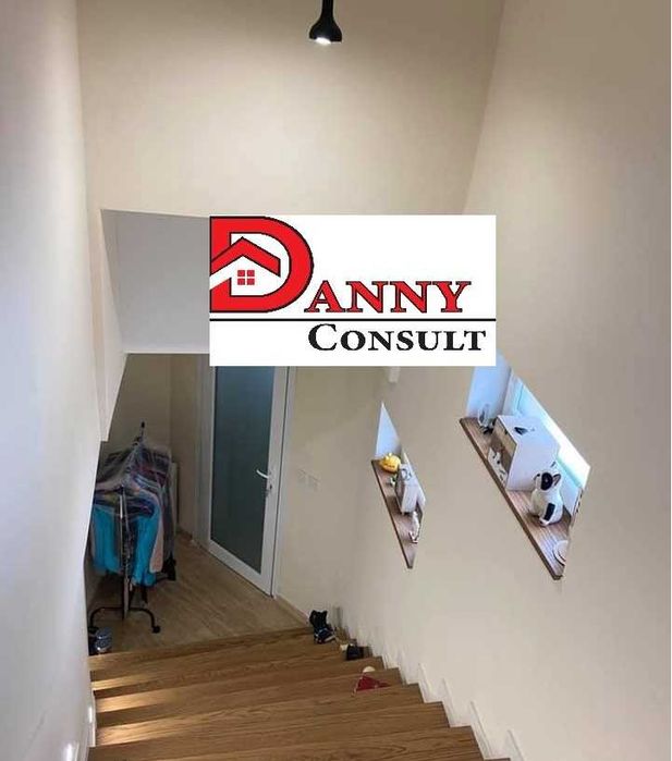 Едноетажна къща на две нива в центъра на гр. Лясковец