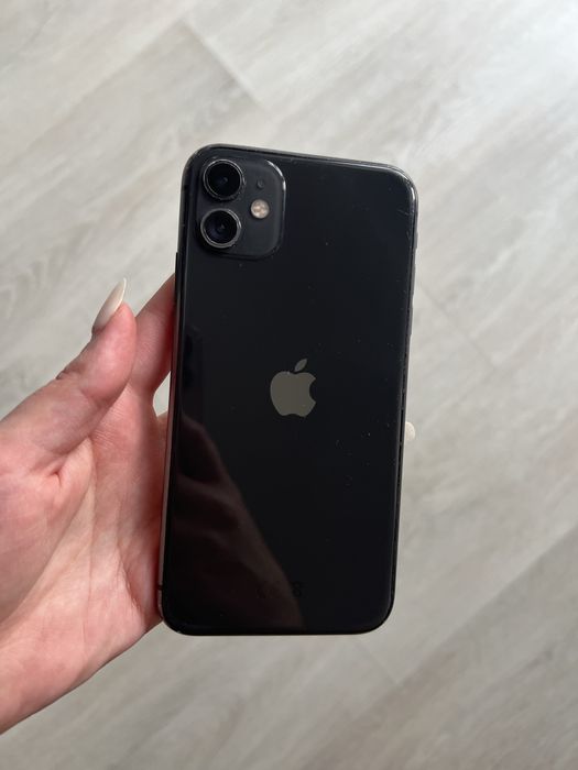 Vand iphone 11, negru