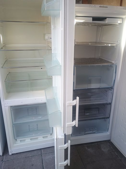Frigider cu 2 rafturi la congelator tip combină frigorifică libherr