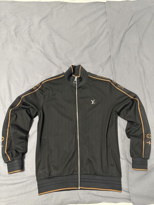 Анцуг Louis Vuitton горно и долно, размери М