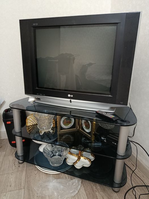 Продается телевизор Lg + otau tv