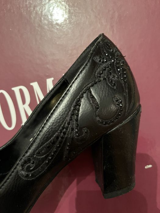 Продам черные туфли