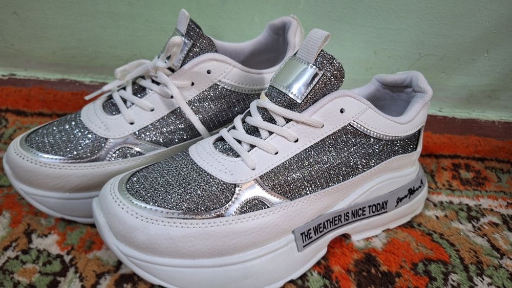 Sotiladi yangi 39 razmer 38 tugri keladi