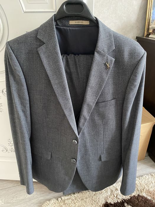 Продам костюм почти новый