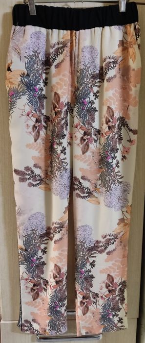 Женские вещи:Костюм,платье,футболки