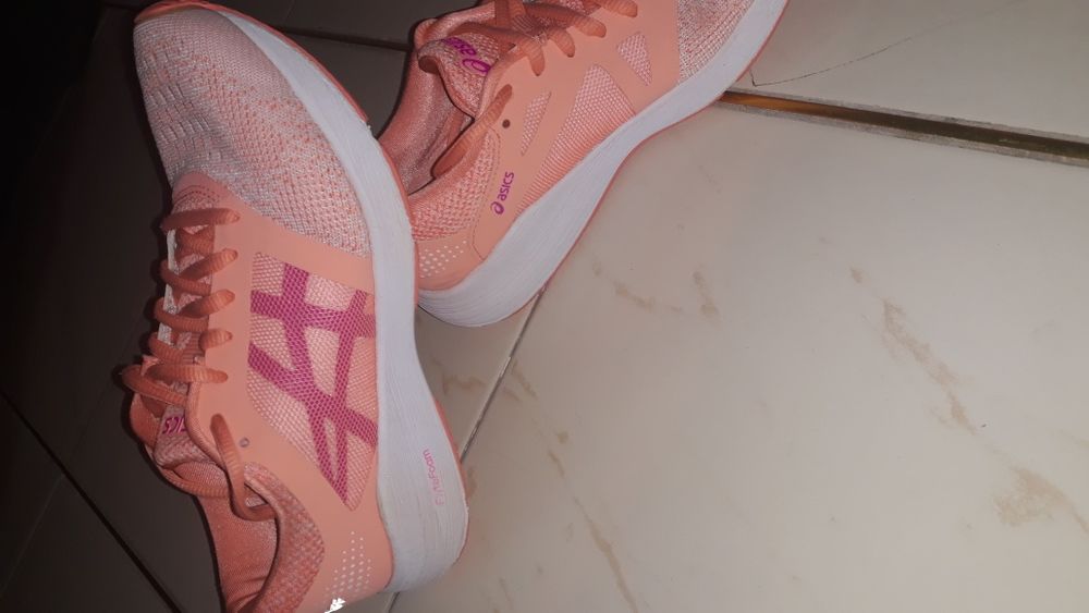 Asics маратонки корал