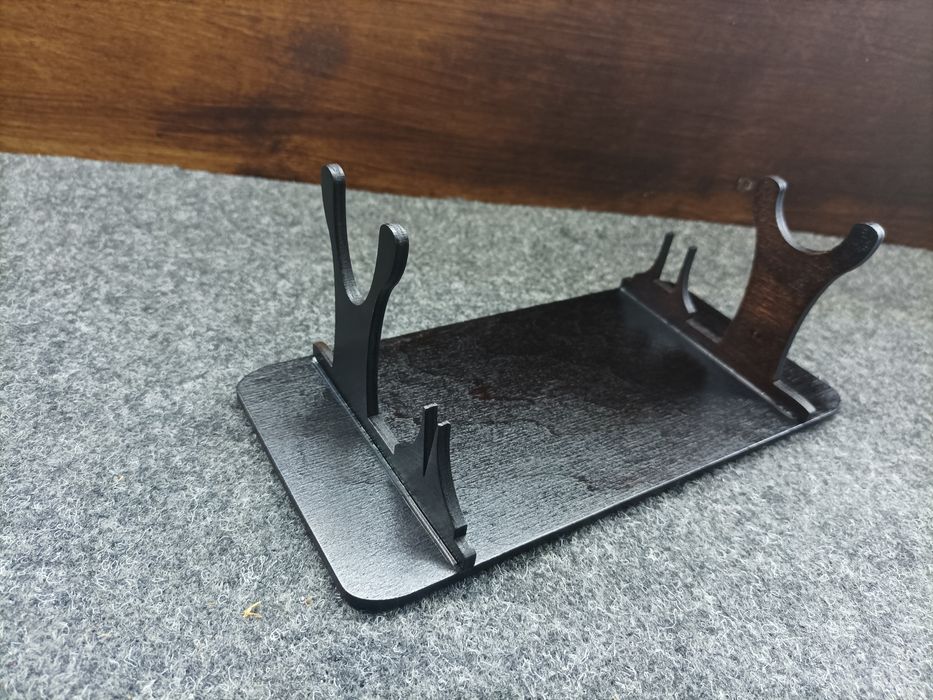 Статив (поставка) за ловни ножове, а вече и за саби/мечове