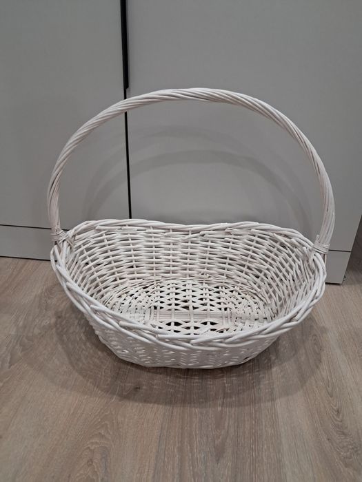 Продам плетёные  две корзины