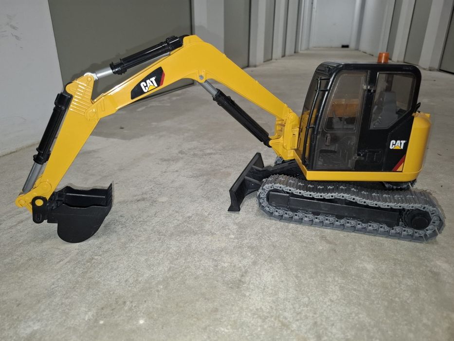 Vand bruder excavator