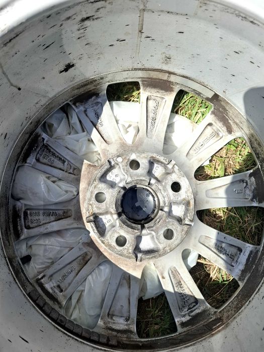 Оригинални алуминиеви джанти VW/SEAT 6.5Jx16 ET46 + зимни гуми