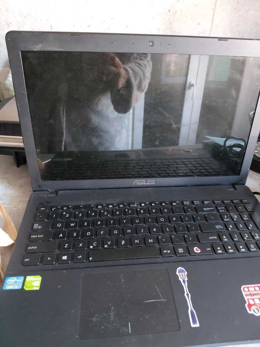 Vand laptop Asus pentru piese de schimb