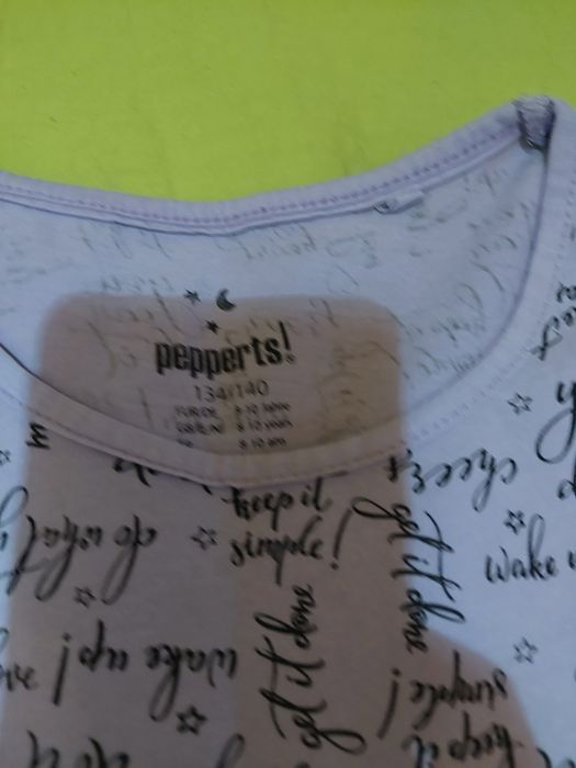 De vânzare lot 2 pijamale, mărimea 134