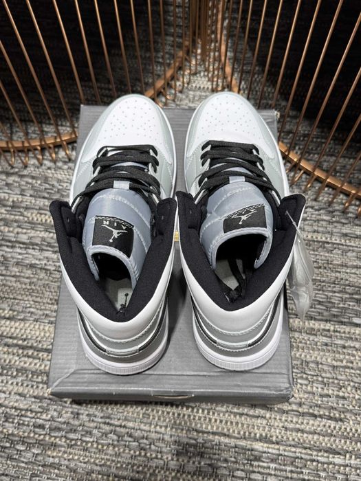 Jordan 1 Retro Mid "Light Smoke Grey" 45EUR Мъжки Кецове + Кутия
