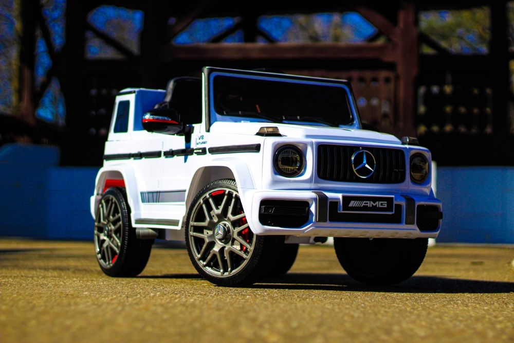 Masinuta electrica pentru copii Mercedes G63 AMG 2x25W NOUA #ALB