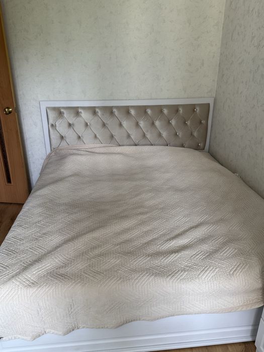 Продам спальный гарнитур