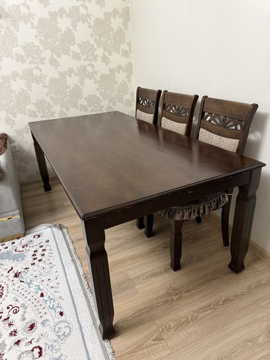 Продается стол обеденный