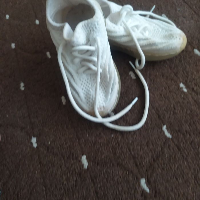 Продаётся крассовки ИЗИ орегиналь