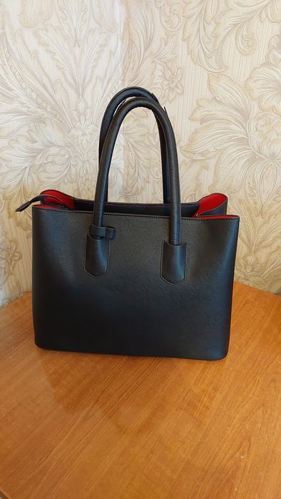 Продам сумку Prada