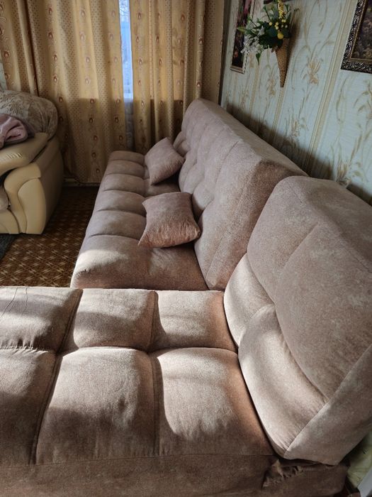Продам мягкий диван с оттоманкой