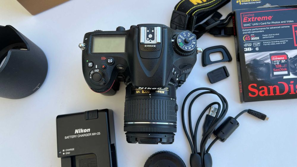 Nikon D7100 Pachet complet de accesorii - utilizat foarte putin