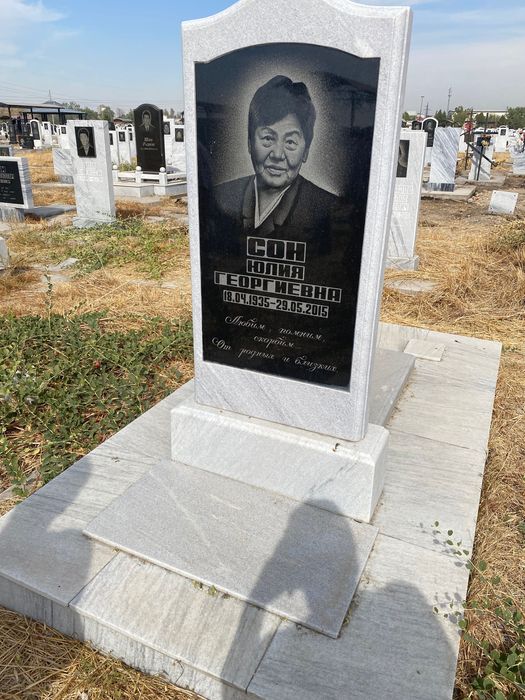 Изготавливаем на заказ памятники из мрамора и портреты ручной работы