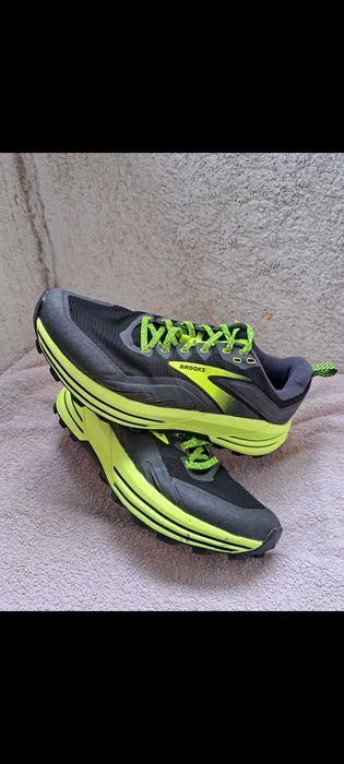 adidasi brooks cascadia 16