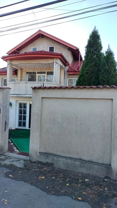 Ofer spre închiriere vila în Ploiești