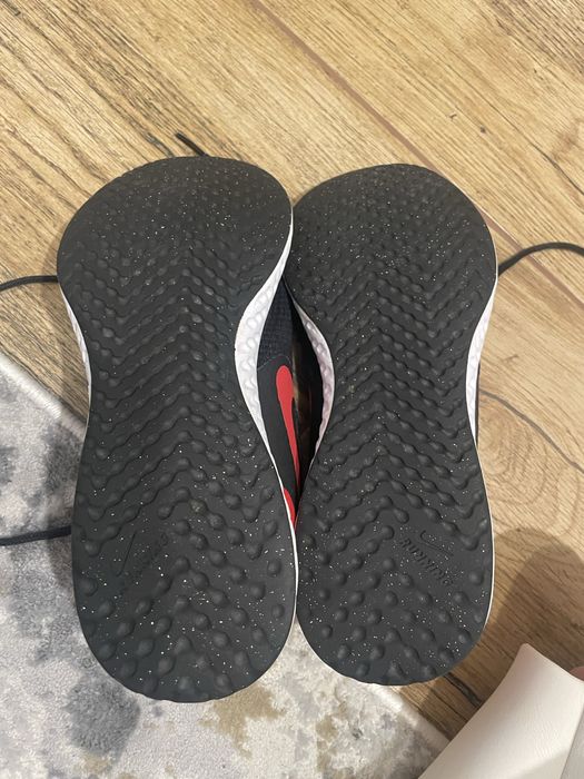 Adidasi Nike revolution 5