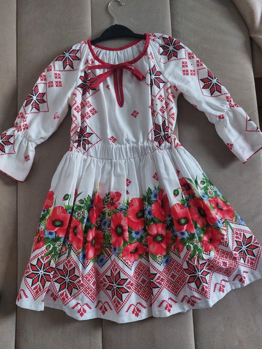 Vând rochiță 10-12 ani