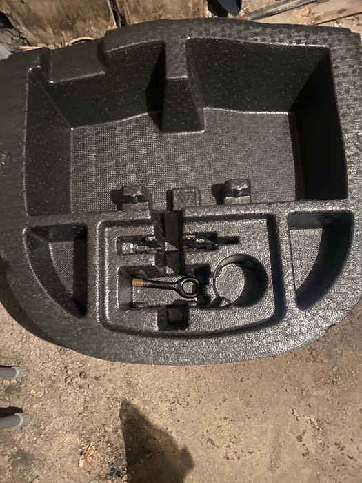 Продам пенопласт с клюком в багажник kia k5