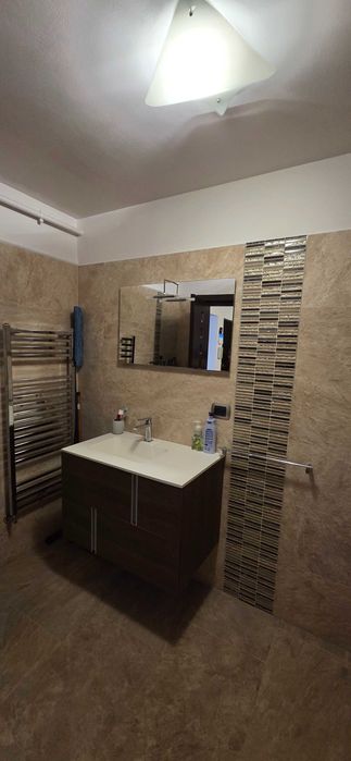 Oferta inchiriere apartament cu 3 camere, 2 bai, Targu Jiu.