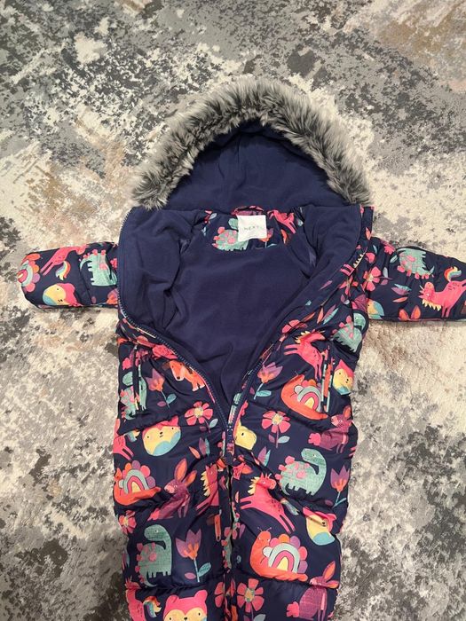 Combinezon fata, Next