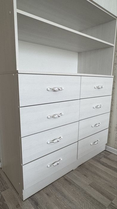 Продам шкаф белый универсальный